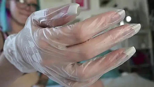 Tubuh pacarku yang penuh dengan sarung tangan mengendur