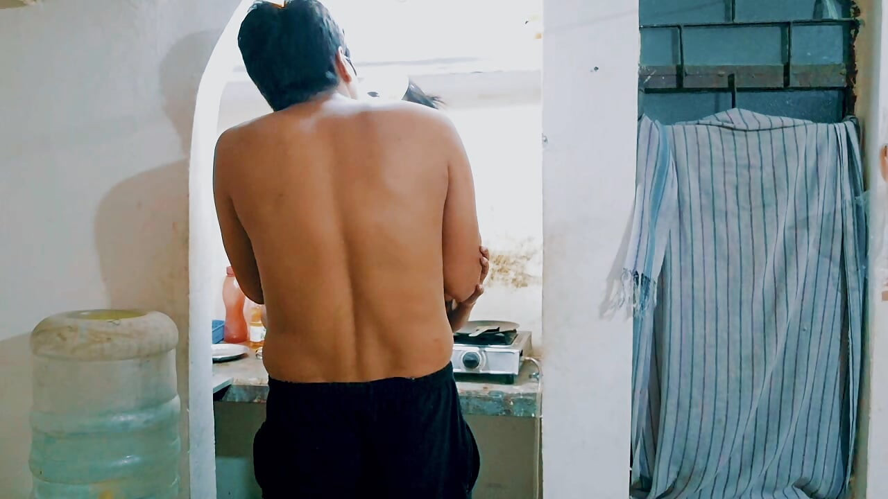 Desi maid ko kichen me sex kiya