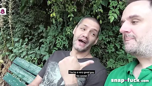 Развязная девушка Flora наслаждается своим грязным свиданием по траху! Трах с Snap