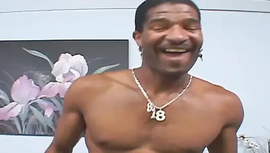 GroÃŸe blacky schwänze, szene 1_sexy brÃ1/4nette mit kleinen titten bekommt einen riesigen interracial schwanz