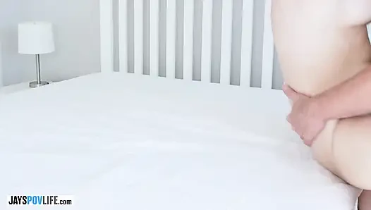 ATEŞLI SARıŞıN ACEMI EVIE CHRISTIAN BÜYÜK BIR YARAĞı EMIYOR VE SIKIYOR