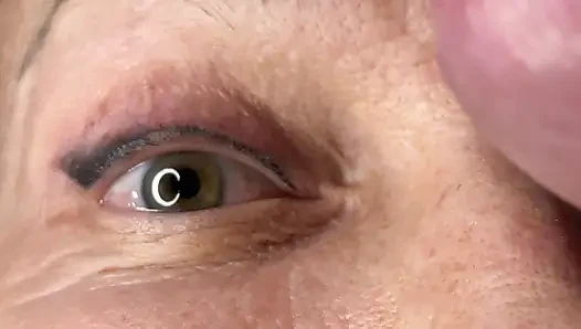 Tante ngentot kontol sampai crot di mata - close up