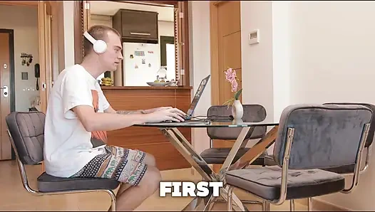 Wütende Blondine Entfesselt Rohe Wut Auf Schwanz, Keine Gnade