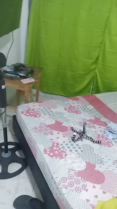 18-letnia brunetka duże sflaczałe cycki z Nowego Jorku Stany Zjednoczone ruchają się z policją wielkiego kutasa swojego przyrodniego brata