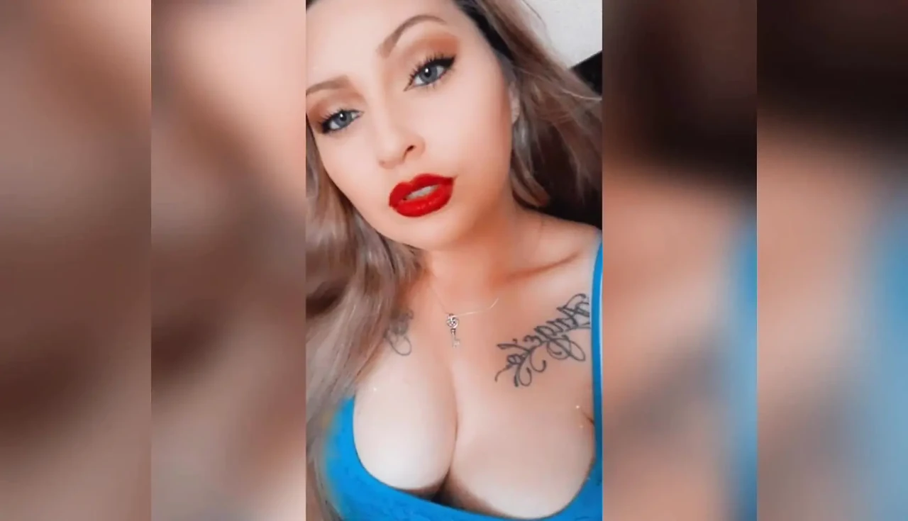 Masturbating for Larry  (fan)