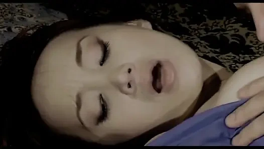 Die wunderschöne katsuni bekommt ihren arsch von candle-light geritten