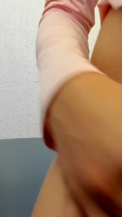 Uwielbiam być twoją małą dziwką spragniona seksu i zawsze chcę zadowolić twojego twardego kutasa tatusia | Klip 1