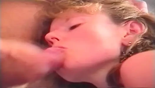 Vollbusige reife brünette gefingert und gefickt in amateur-hardcore