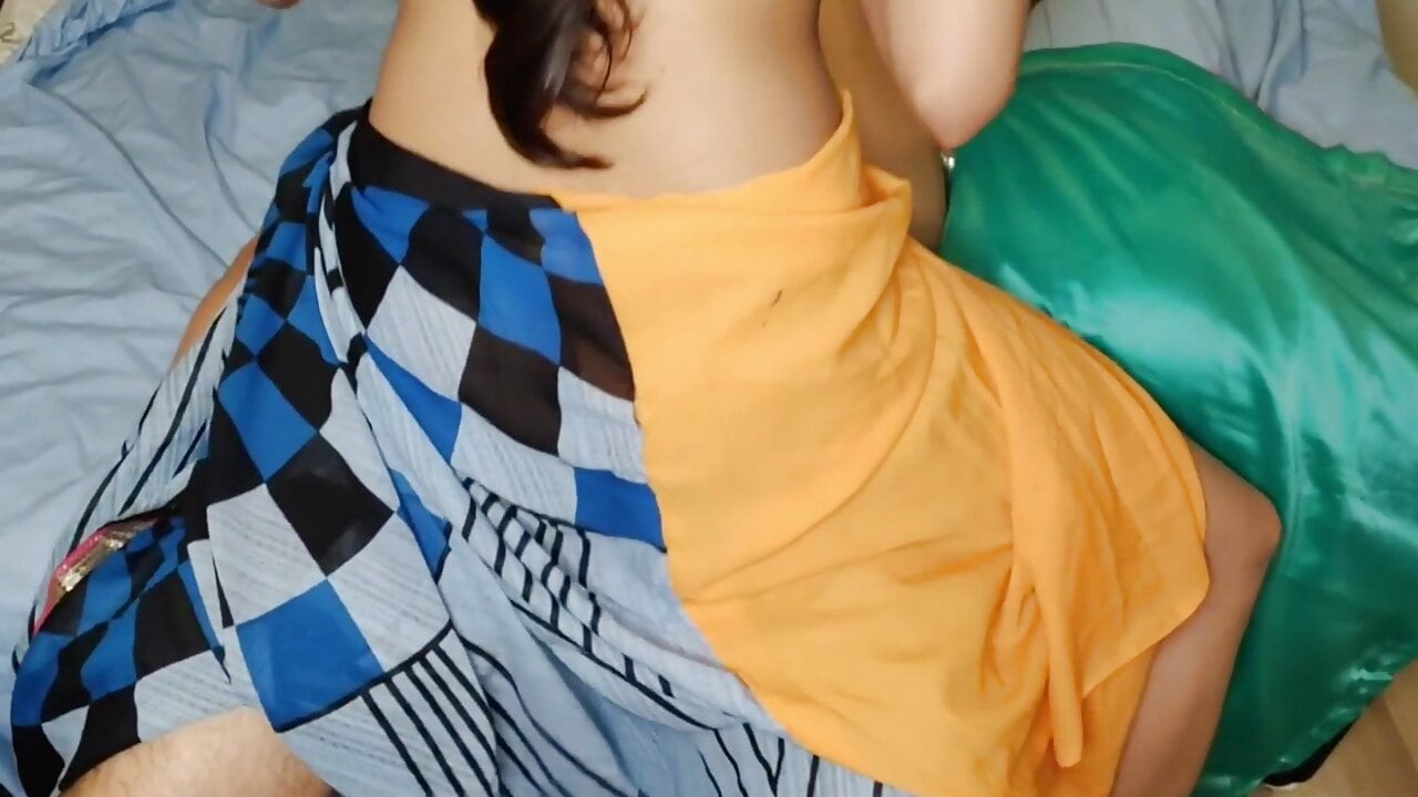 พี่สะใภ้ Desi Yogita แก้ผ้าและผลักเธอ