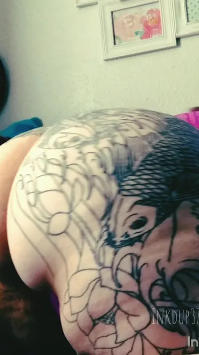 胖美女 tatted 战利品弹跳