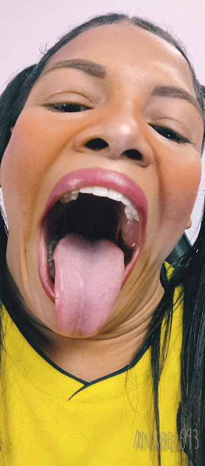 Yawning dengan mulut besar saya