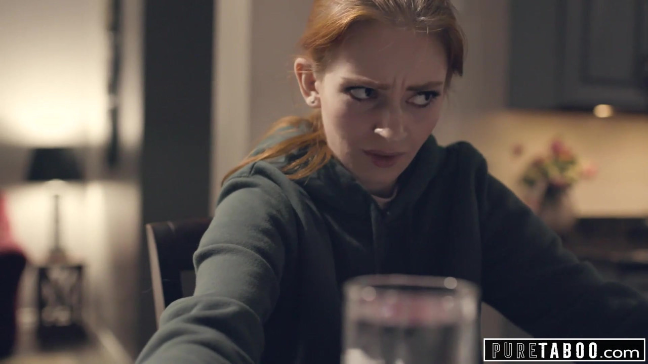 純粋なタブー義理の両親と義理の兄が新しい妹を歓迎