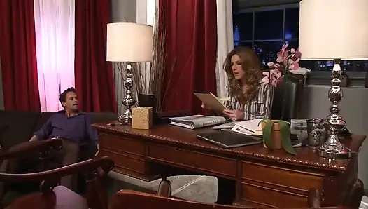 Tante sange ini tau banget caranya bikin kontol muncrat