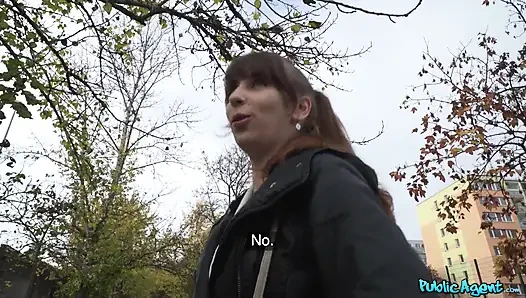 Public Agent - Avrupalı hatun luna dark sıkı tıraşlı amcığıyla sikişiyor