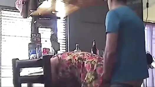 Камера застукала моего мужа, трахающего няню