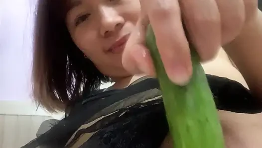Siyah iç çamaşırı.. Her zaman beni seksi hissettiriyor ve amım dürtülmeden önce bile ıslandım... Bebeğim beni sik lütfen