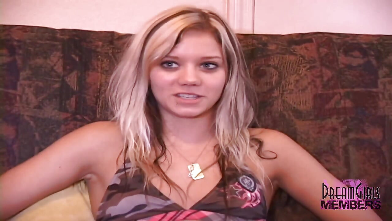 Innocente 18enne fa il suo primo porno