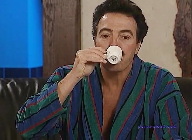 लैटिनो और मुठ्ठी घुसाने वाली लड़कियां