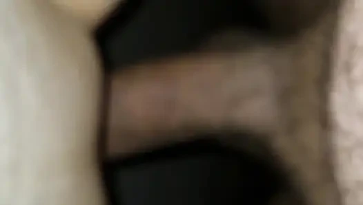 Ibu nyepong kontol ayah tirinya. Ayah kemudian muncrat di dalam ibu.