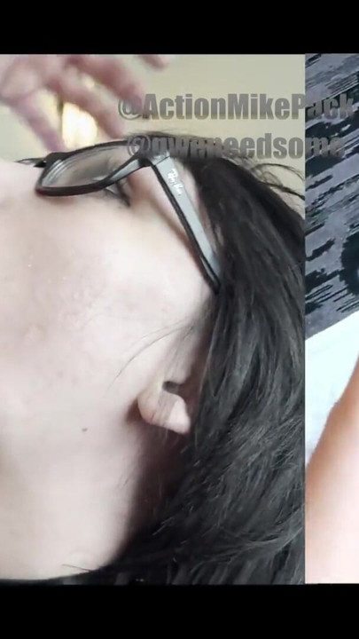 18-jähriges emo-traummädchen gwen zeigt unmöglich schlampig schlampig in den hals und ballsack lutschen | Clip 1