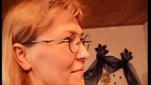 Hot amatuer German slut rides dick before a cumshot