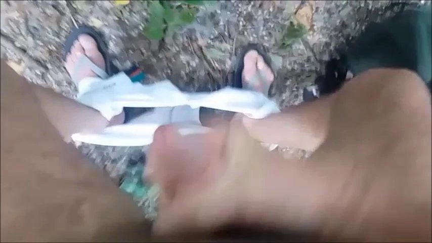 je me branle dans les bois