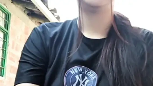 Seksi kız hayranları için yayın yapıyor ve kendine dokunuyor