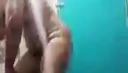 Eine schöne nackte dusche macht mich sehr aufgeregt