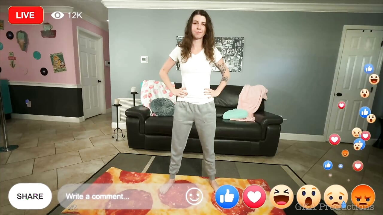 Livestream Strip Surprise - Nikki Brooks envergonha Destiny Love na cam