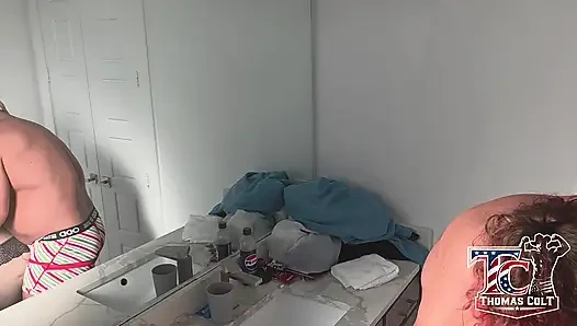 Fitnesstrainerin fickt klienten in der Dusche! Teil 1