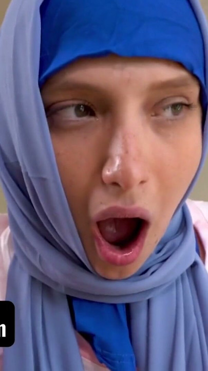 Hijab hookup - ulydig arabisk skønhed Izzy Lush går amok med sin kæreste, mens hun er alene hjemme | Klip 3