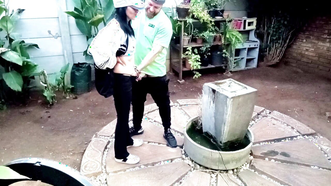 Suýt bị chủ nhà bắt gặp
