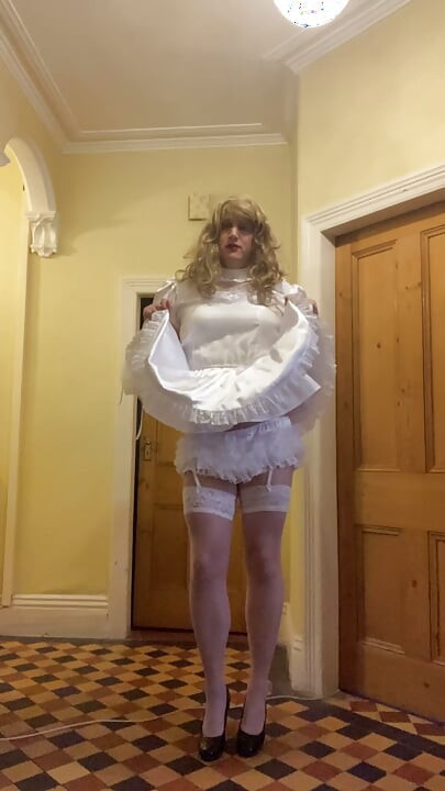 Sissy Steph white virgin sissymaid