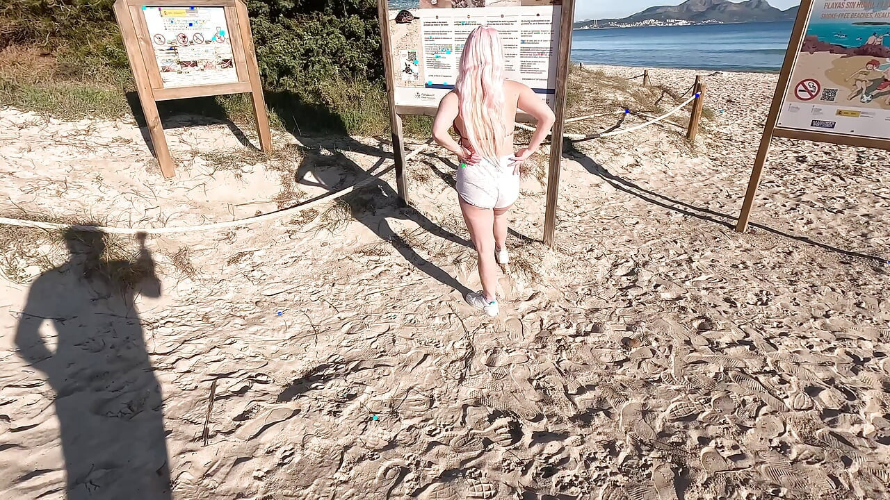 Hot and Curvy Babe Riding a Loaded Dick in the Woods