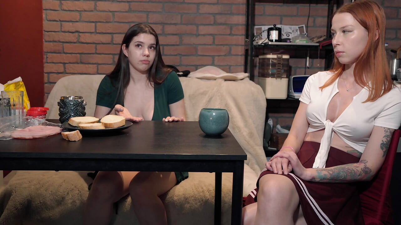 Äitipuoleni tarkistaa uuden GF:ni ja opettaa häntä ottamaan suihin ja harrastamaan anaaliseksiä