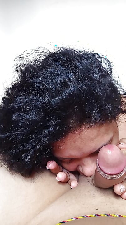 Isteri cantik menghisap deepthroat