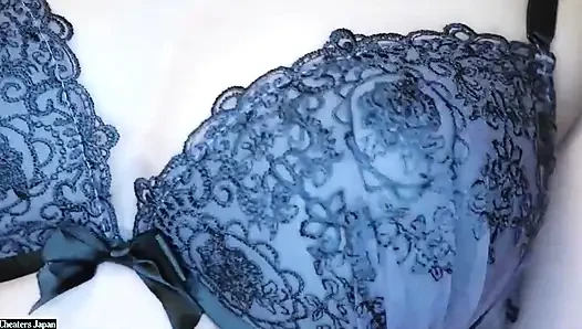 Tam bir üniversite öğrencisi. Gelinin kalbi.