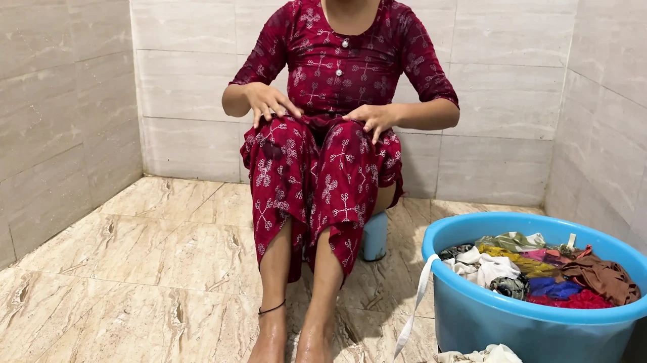 Beautiful Bhabhi First Time Sex with Devar! Pissing in Front with Clear Hindi