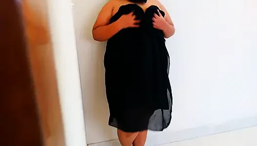 Istri hot mesir lagi bugil di depan kamar mandi... R, lalu cowok ini pantat bahenolnya saat suaminya lagi nggak di rumah