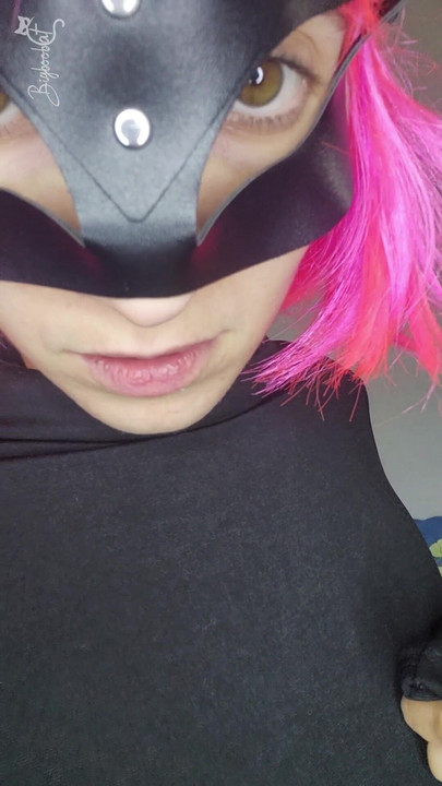 猫のマスクと大きな胸で欲望を味わう