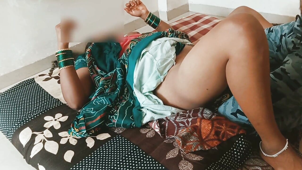 Desi Stepmom in Green Sari Hot Fuck. Indian Village Sex.