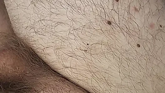 Küçük olanı mastürbasyon yaparken izliyorum