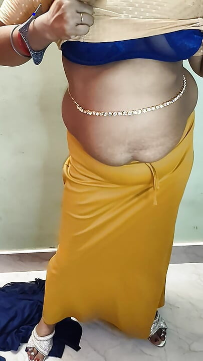 Indian chubby bbw wife saree show and dirty talking