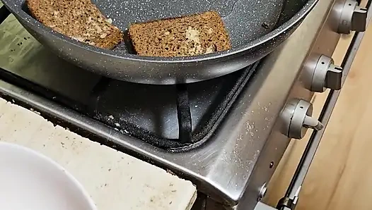 The New Emma's Cooking Show. S1e1: Roti Bawang Putih dan Toket Bugil.