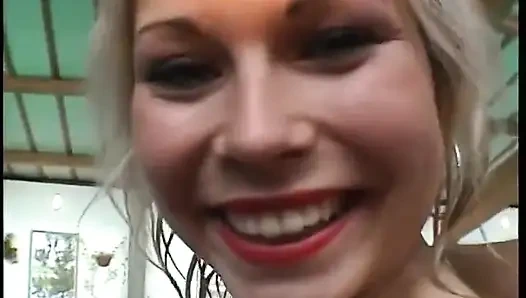 Orta yaşlı seksi kadın azgın amcık için şişe