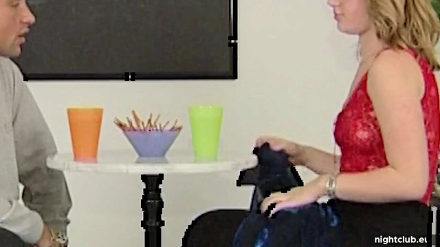 The dildo tester has its next test object