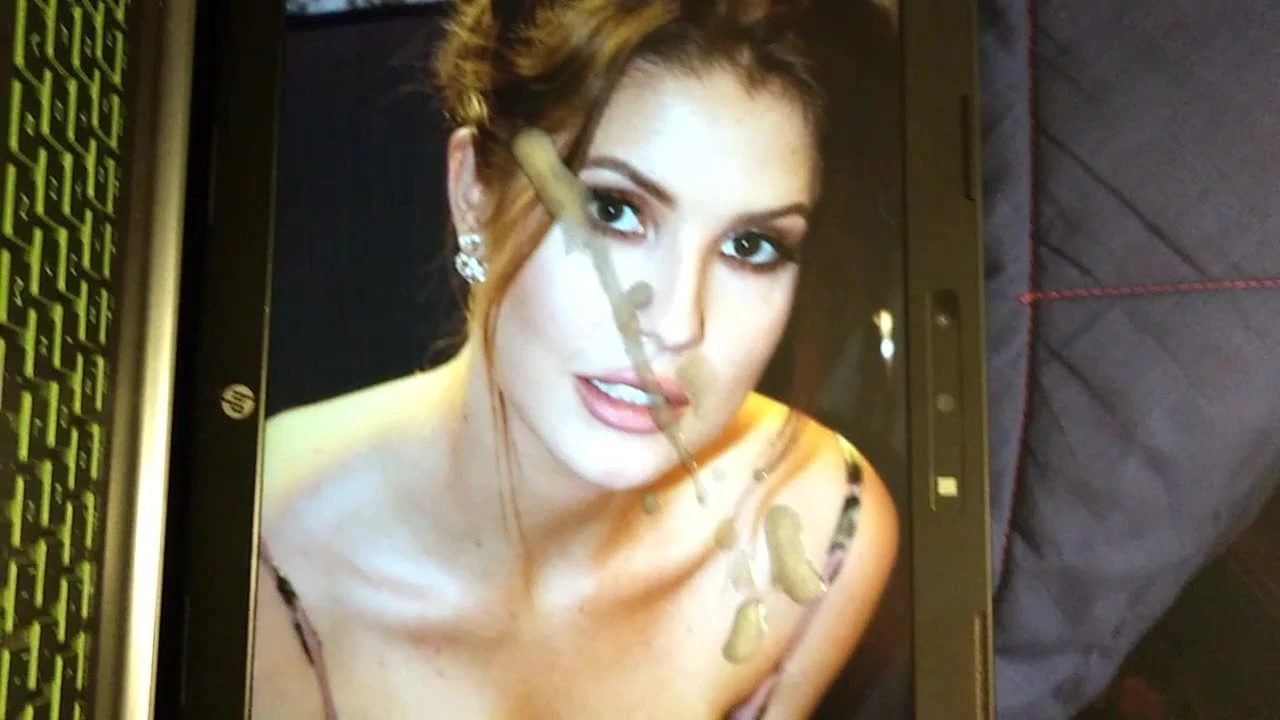 Amanda Cerny cum tisztelgés