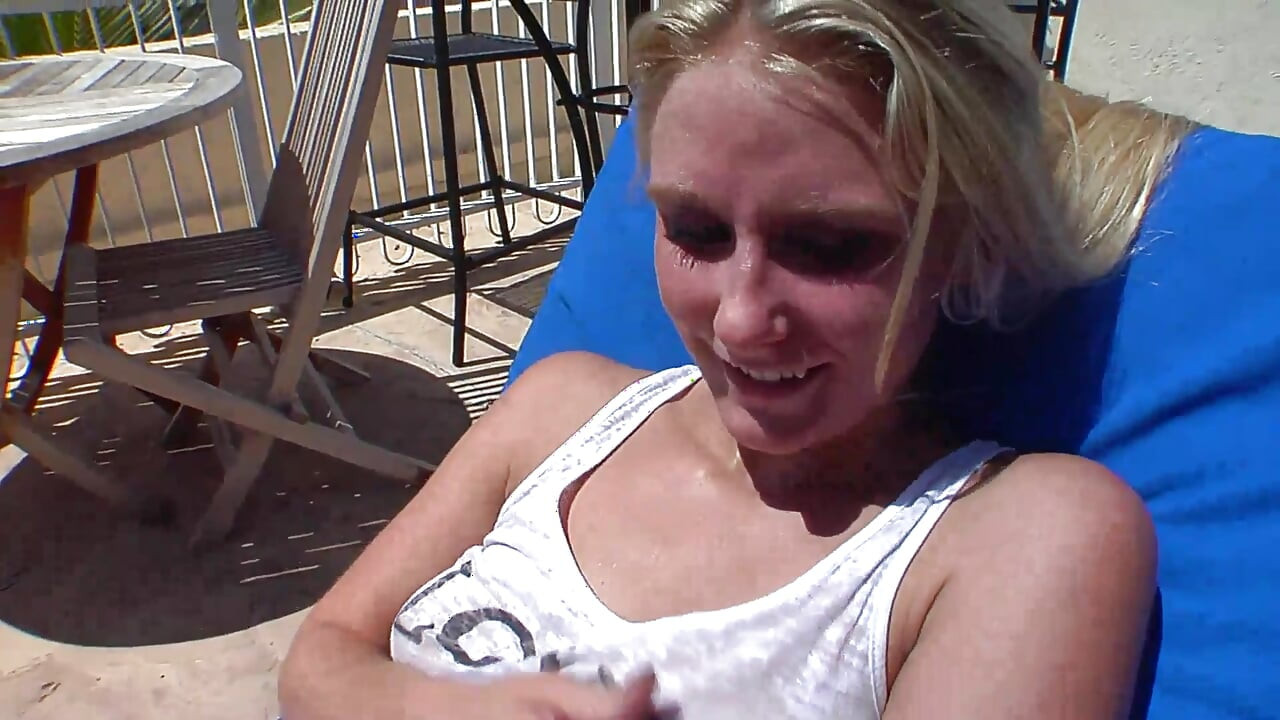 Sexy blonde tiener voelt de goede smaak van een grote harde pik