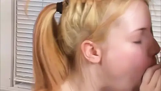 Verzweifelte Amateure bree und tatiana lutschen großen harten schwanz und bekommen ihre gesichter mit heißem sperma bedeckt