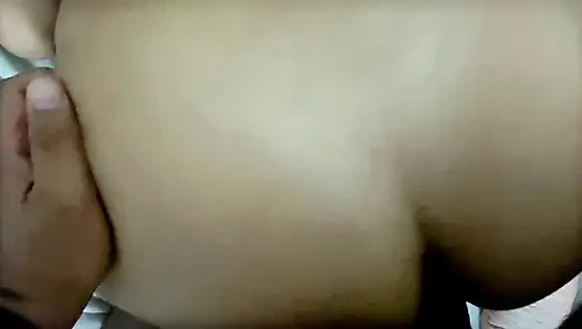 Bangun untuk anal pagi: dia orgasme pertama kali lalu aku selesai dengan mani muncrat banyak